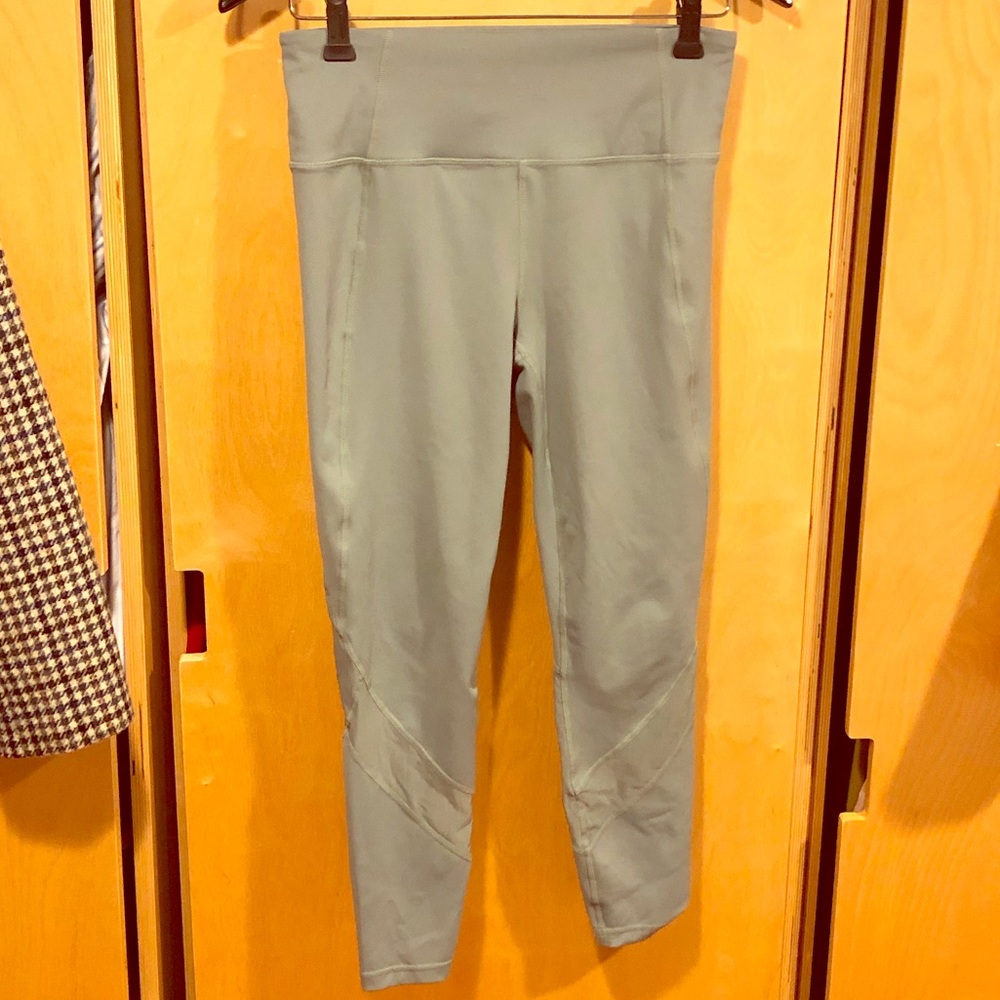 Athleta size M seafoam blue 7/8 leggings